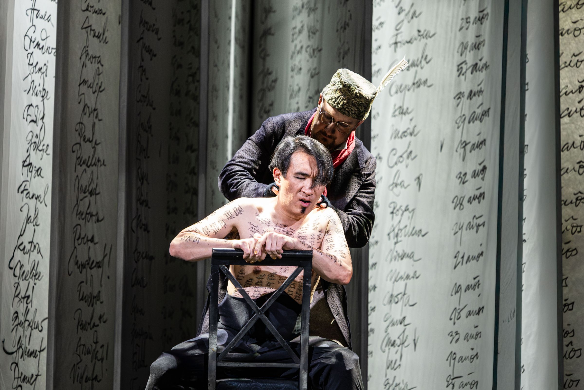 Shin Taniguchi (Don Giovanni) und Tomasz Wija (Leporello) © Christina Iberl