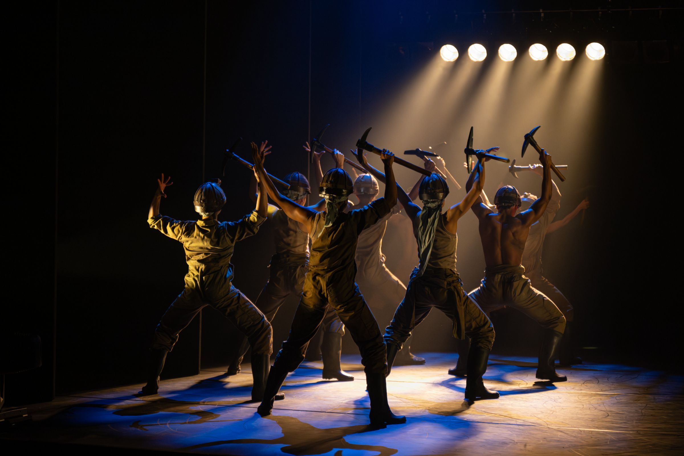Ballet Black in Mthuthuzeli November’s <i>Ingoma</i> &copy; Photography by ASH