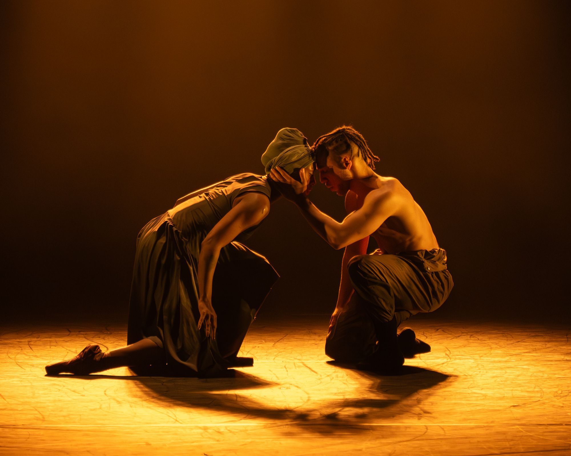 Isabela Coracy and Ebony Thomas in Mthuthuzeli November’s <i>Ingoma</i> &copy; Photography by ASH