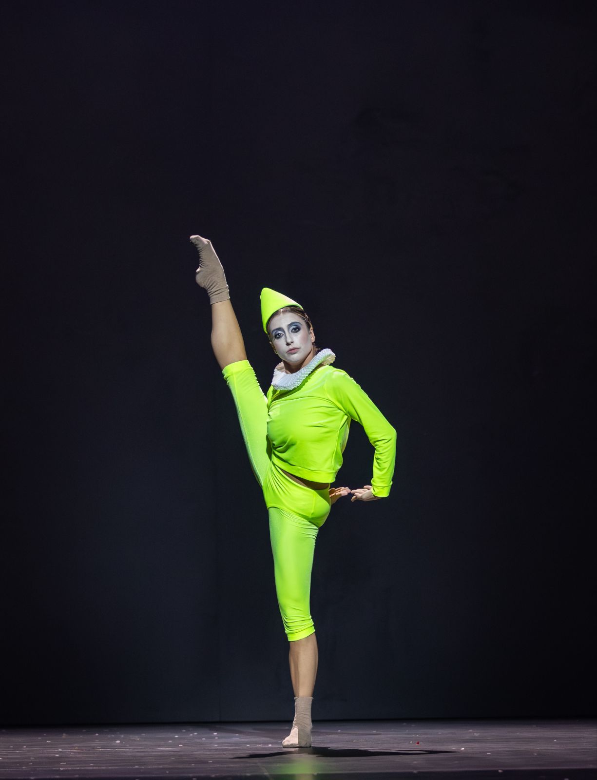 Kayla-Maree Tarantolo as the Jester in Scottish Ballet's <i>Mary, Queen of Scots</i> &copy; Andy Ross