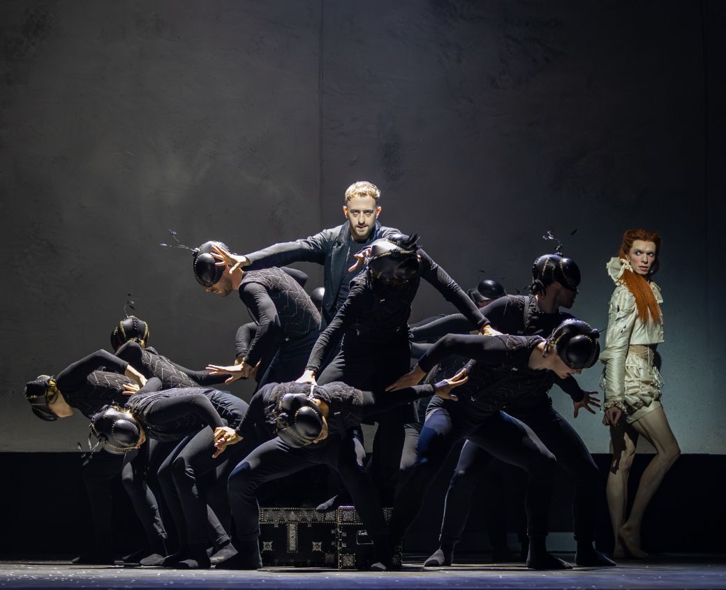 Thomas Edwards (Walsingham) and Harvey Littlefield (Younger Elizabeth) in <i>Mary, Queen of Scots</i> &copy; Andy Ross