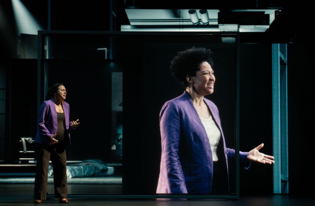 Mary Bevan (Neola) and Julia Bullock (Scientist) &copy; Marco Borggreve