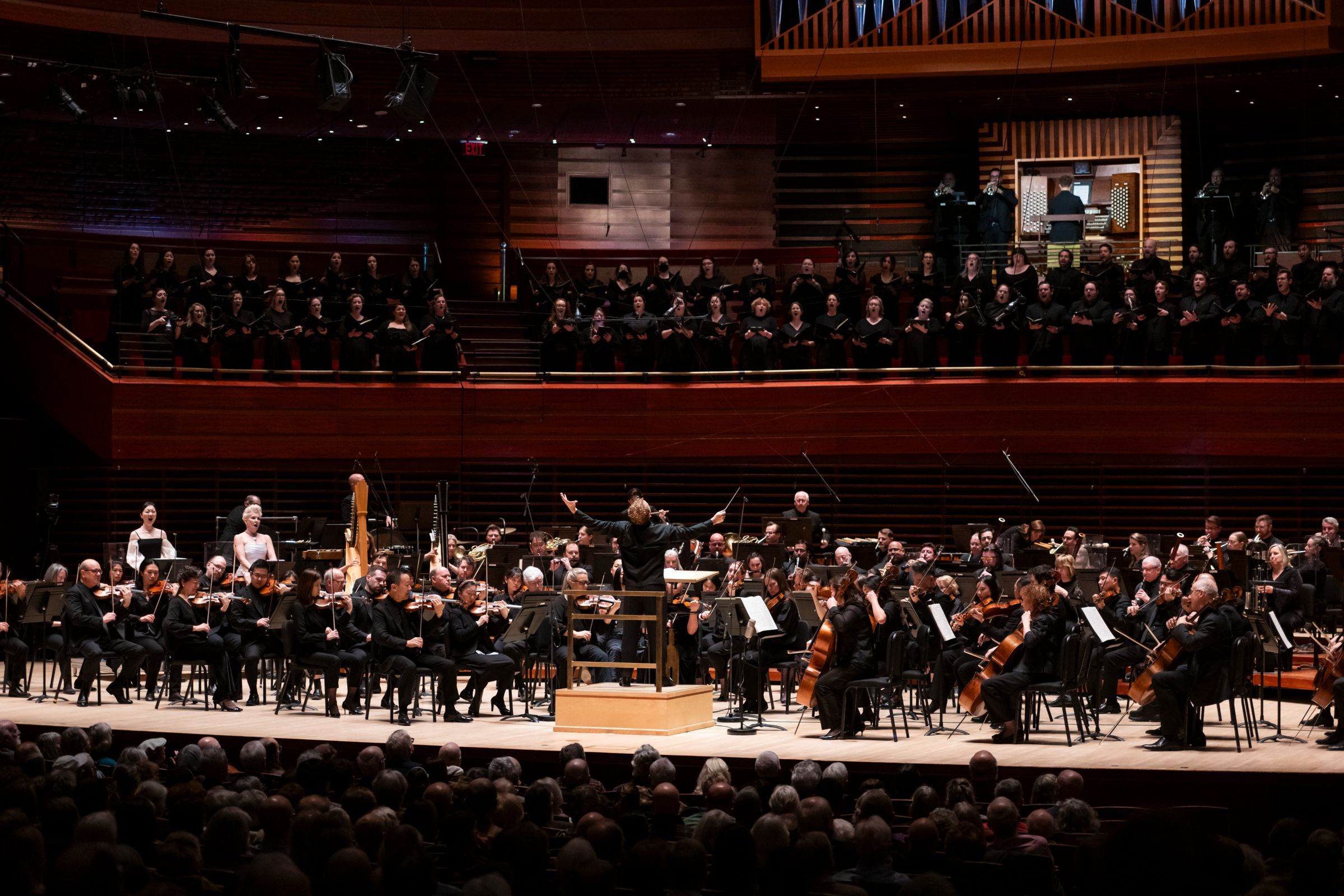Yannick Nézet-Séguin conducts the Philadelphia Orchestra and Philadelphia Symphonic Choir &copy; Allie Ippolito