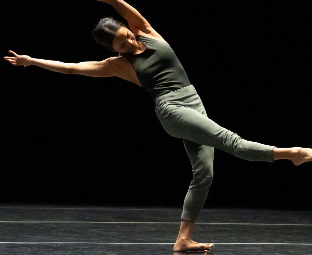 Stephanie Amurao in <i>The Waves</i> by No&eacute; Soulier &copy; Steven Pisano