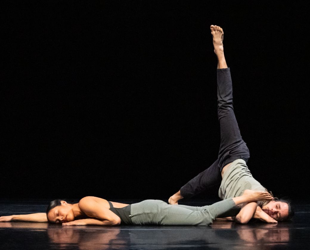 Stephanie Amurao and Nans Pierson in <i>The Waves</i> by No&eacute; Soulier &copy; Steven Pisano