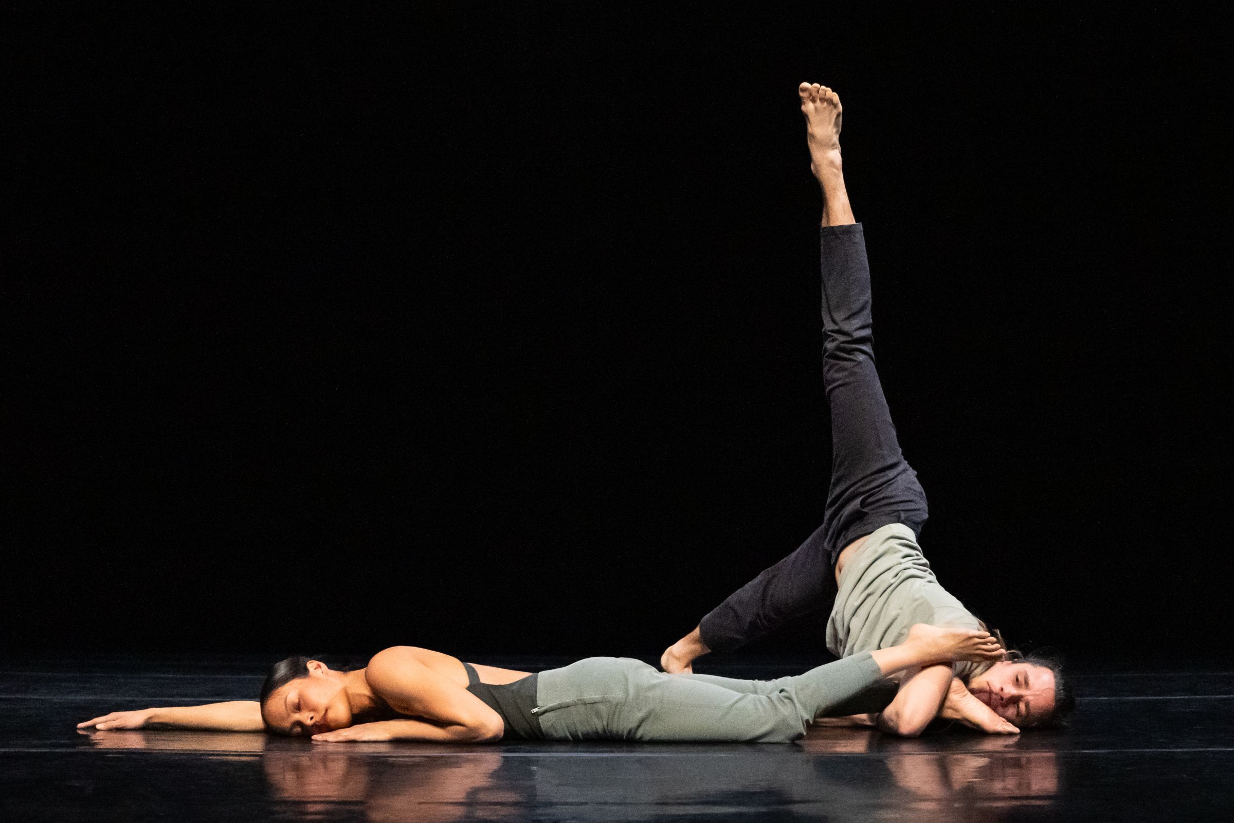 Stephanie Amurao and Nans Pierson in <i>The Waves</i> by Noé Soulier &copy; Steven Pisano