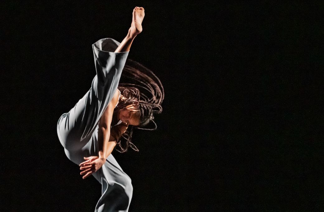 Nangaline Gomis in <i>The Waves</i> by No&eacute; Soulier &copy; Steven Pisano