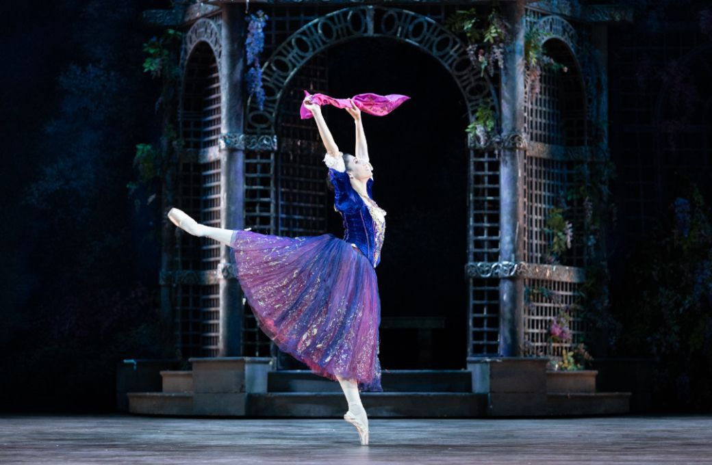 Mayara Pineiro in Ronald Hynd's <i>The Merry Widow</i> &copy; Alexander Iziliaev