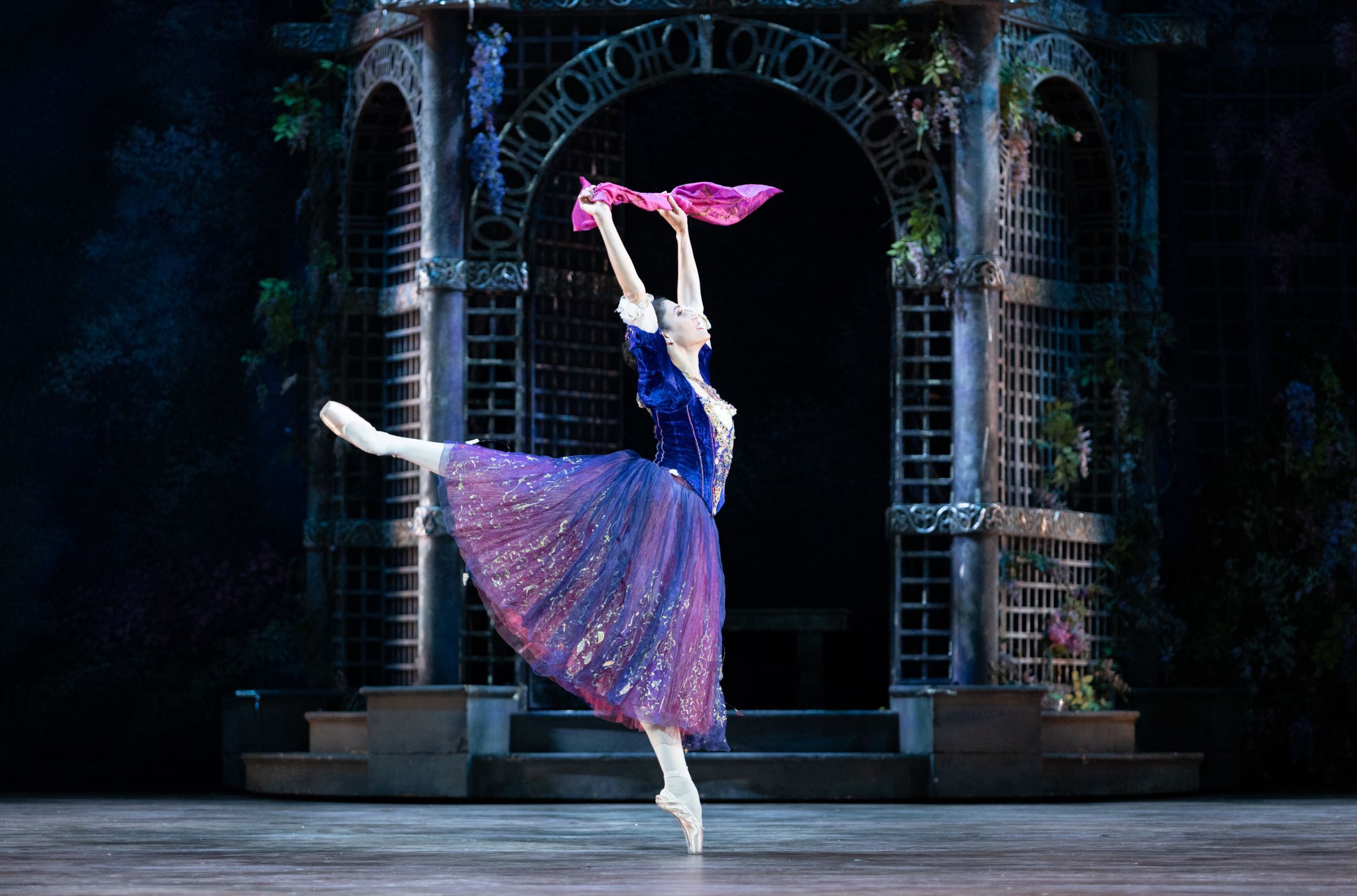 Mayara Pineiro in Ronald Hynd's <i>The Merry Widow</i> &copy; Alexander Iziliaev