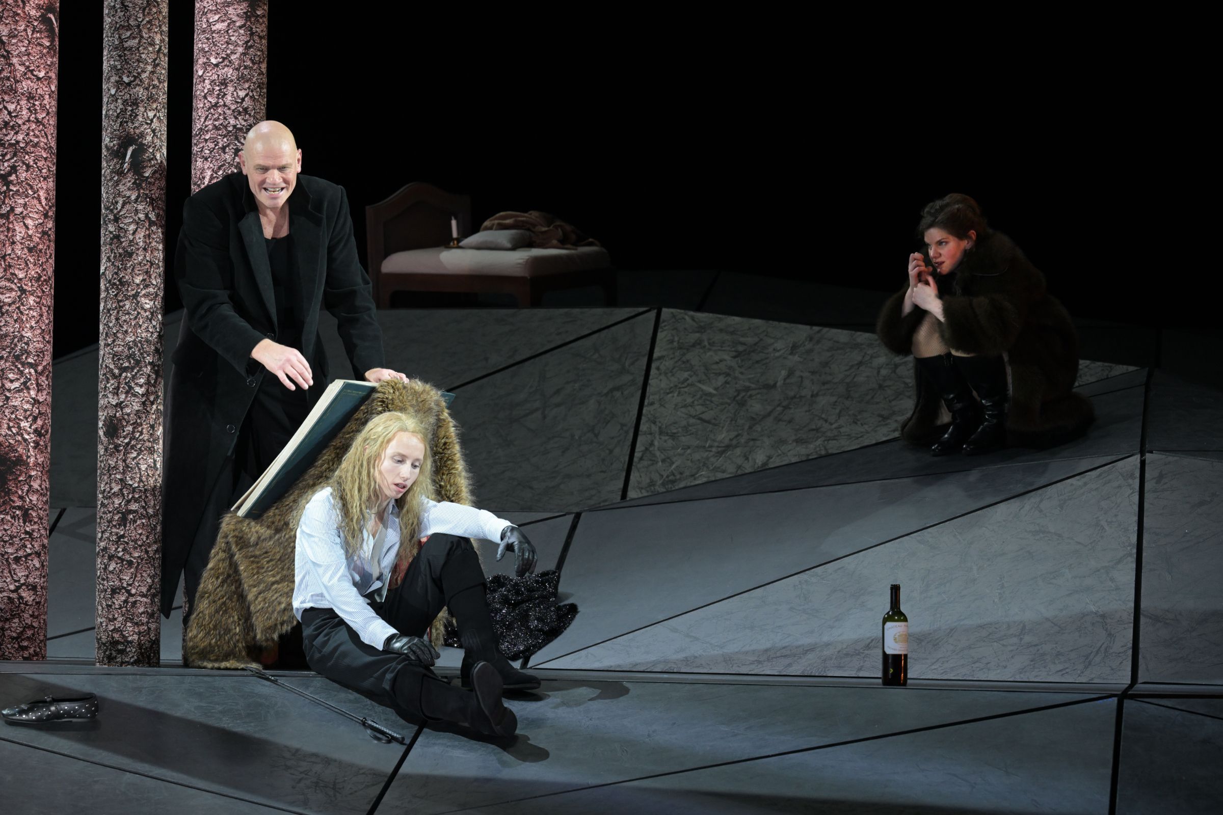 Bo Skovhus (The Protector), Iurii Iushkevich (The Boy) und Elizabeth Reiter (Agnès) © Barbara Aumüller
