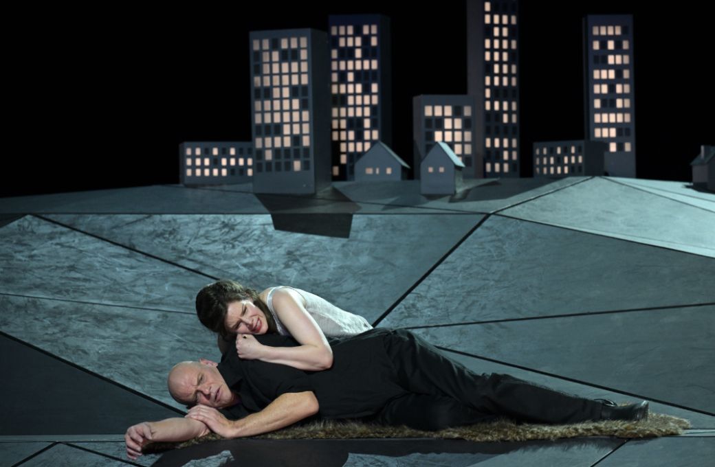 Elizabeth Reiter (Agnès) und Bo Skovhus (Protector) © Barbara Aumüller