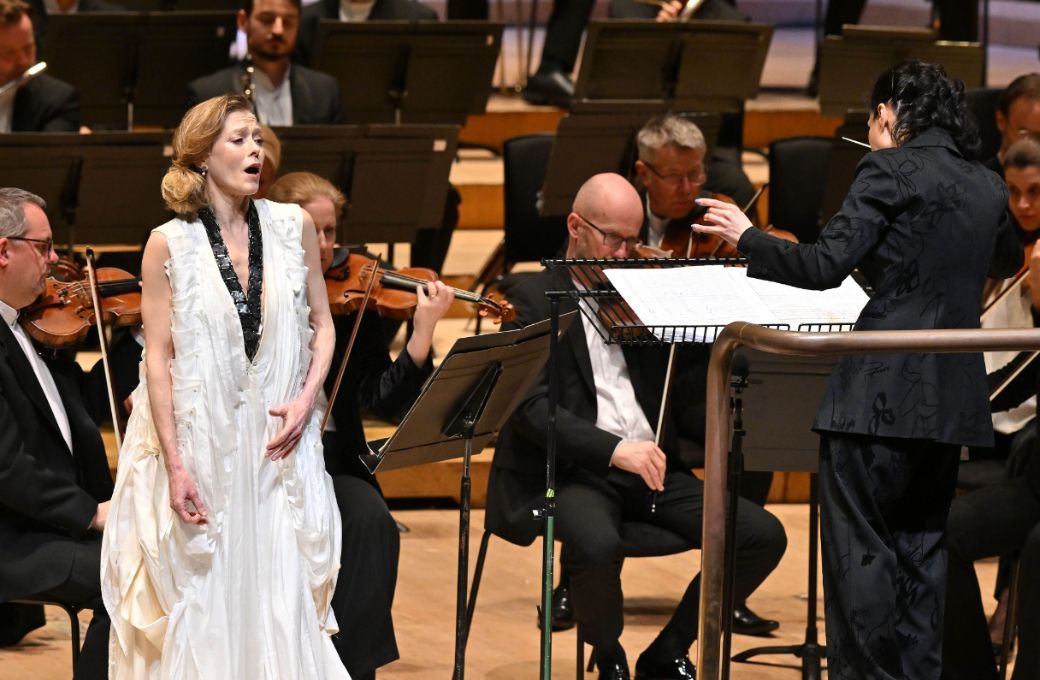 Barbara Hannigan, Bar Avni and the London Symphony Orchestra © LSO | Mark Allan
