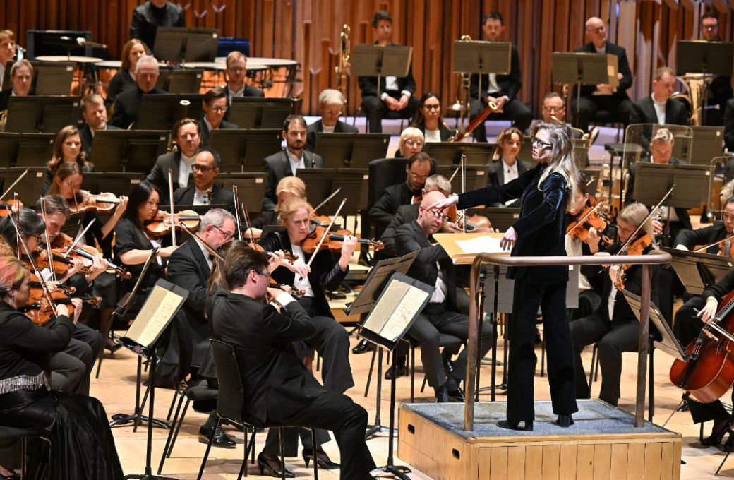 Barbara Hannigan conducts the London Symphony Orchestra © LSO | Mark Allan