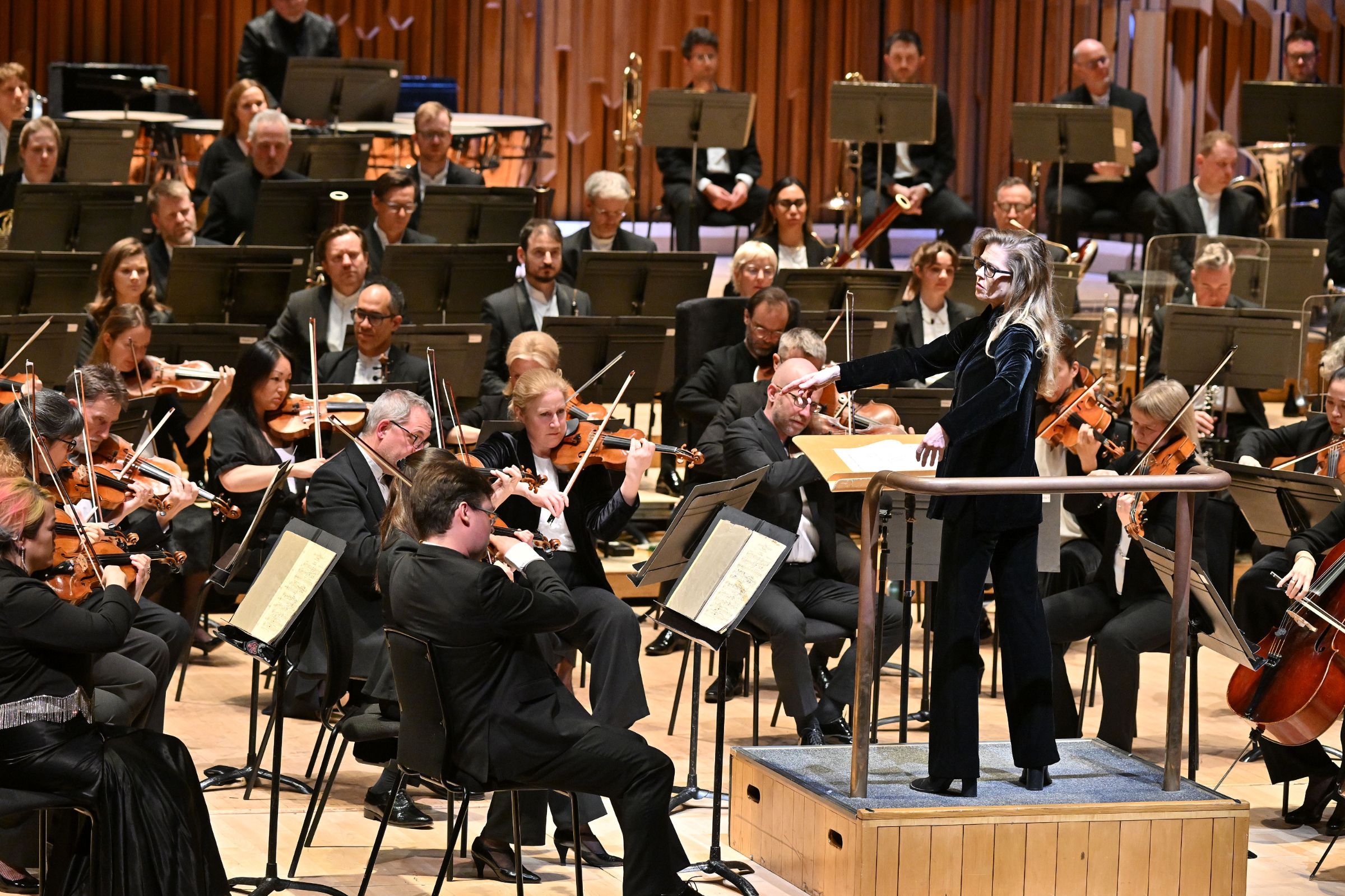 Barbara Hannigan conducts the London Symphony Orchestra © LSO | Mark Allan
