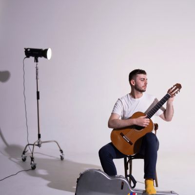 Oxshott &amp; Cobham Music Society - Arie Dakesian, guitar