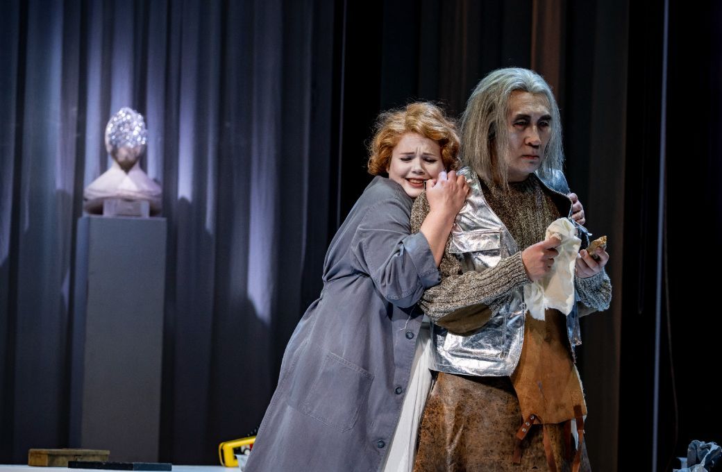 Lena Kutzner (Die Tochter) und Shin Taniguchi (Cardillac) &copy; Anke Neugebauer