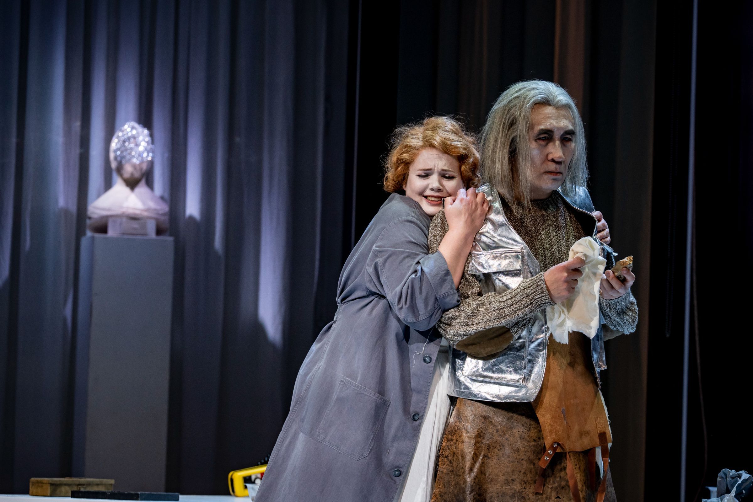 Lena Kutzner (Die Tochter) und Shin Taniguchi (Cardillac) &copy; Anke Neugebauer