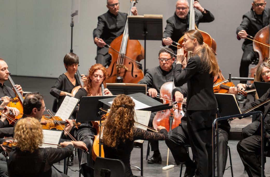 Izabelė Jankauskaitė al frente de la Orquesta de Extremadura © Orquesta de Extremadura