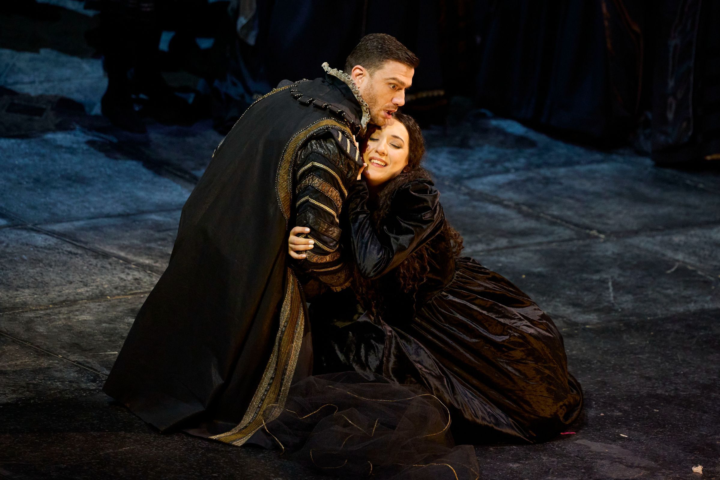 Mattia Olivieri (Enrico) and Rosa Feola (Lucia) © Luciano Romano