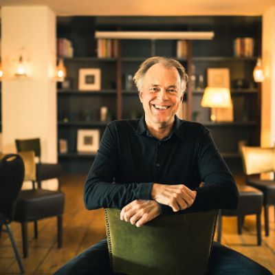 &copy; Mina Esfandiari