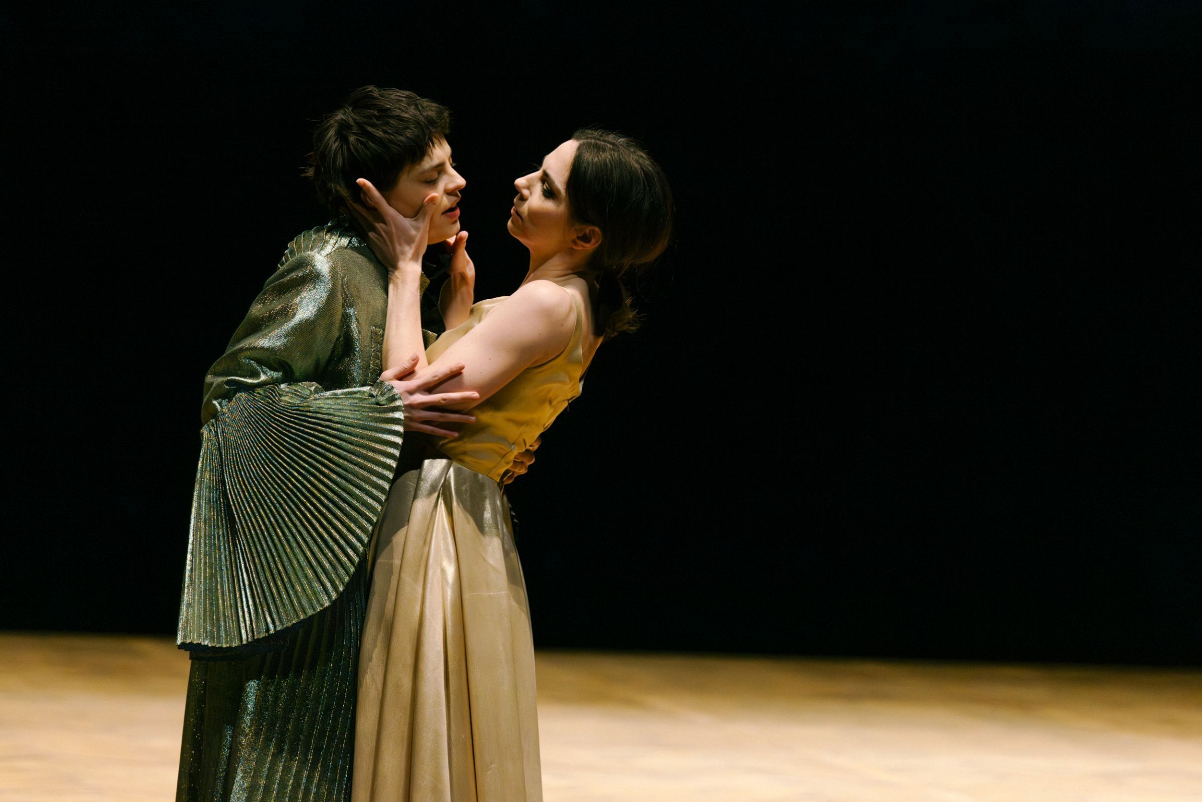 Emily D'Angelo (Sesto) and Hanna-Elisabeth Müller (Vitellia) © Wiener Staatsoper | Marcella Ruiz Cruz