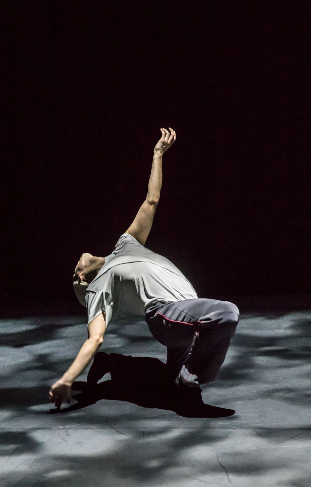 Daniel Proietto in Russell Maliphant's <i>Afterlight</i> © Johan Persson