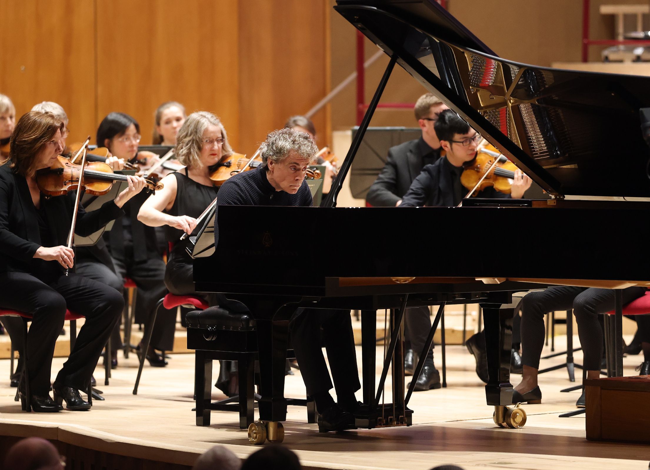 Paul Lewis and the Royal Liverpool Philharmonic Orchestra &copy; Gareth Jones
