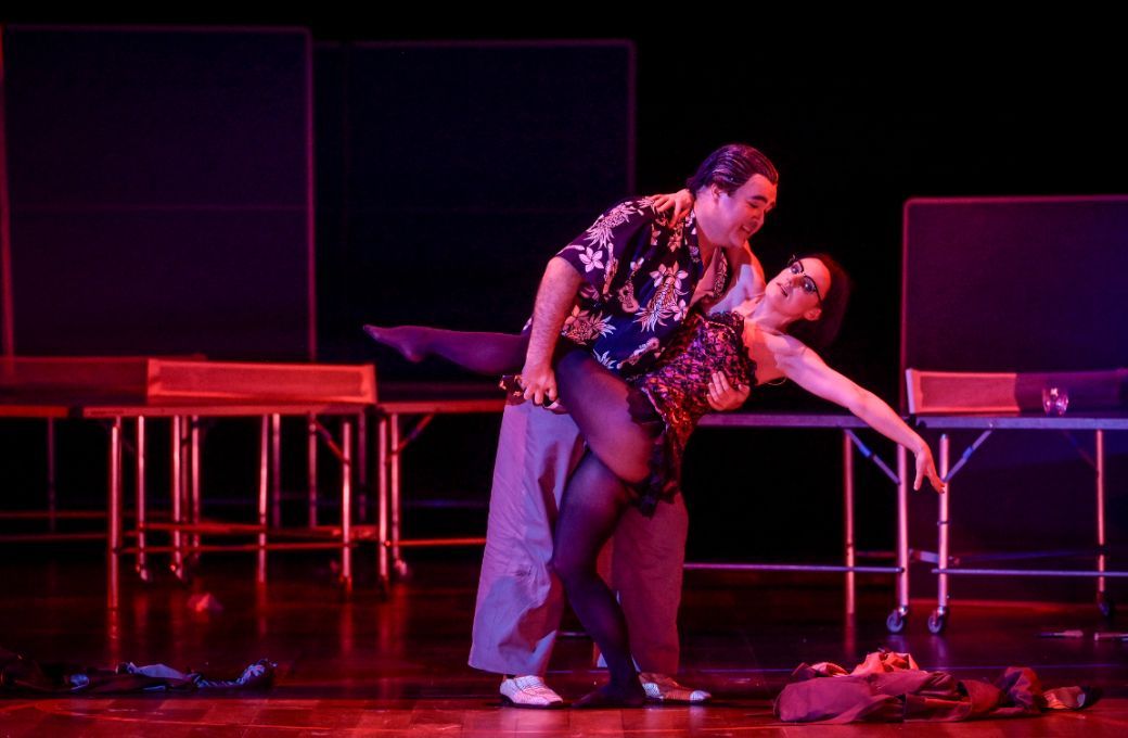 John Matthew Myers (Mao) and Caroline Wettergreen (Madame Mao) &copy; Vincent Pontet | Op&eacute;ra national de Paris