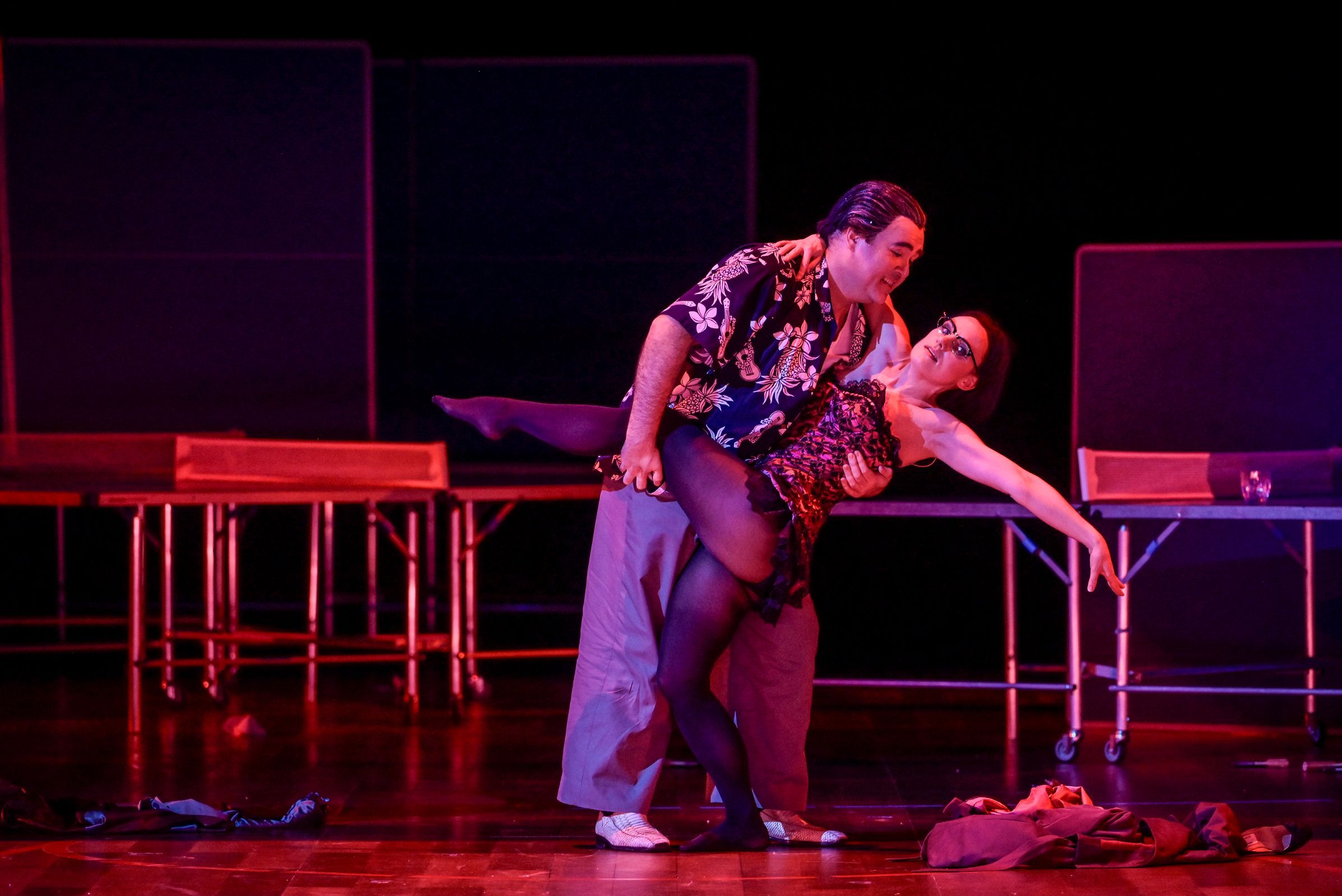 John Matthew Myers (Mao) and Caroline Wettergreen (Madame Mao) &copy; Vincent Pontet | Opéra national de Paris