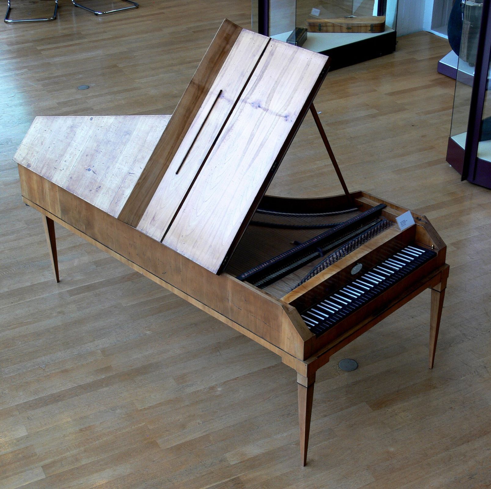Fortepiano by Anton Walter, similar to Mozart’s piano © Wikimedia Commons