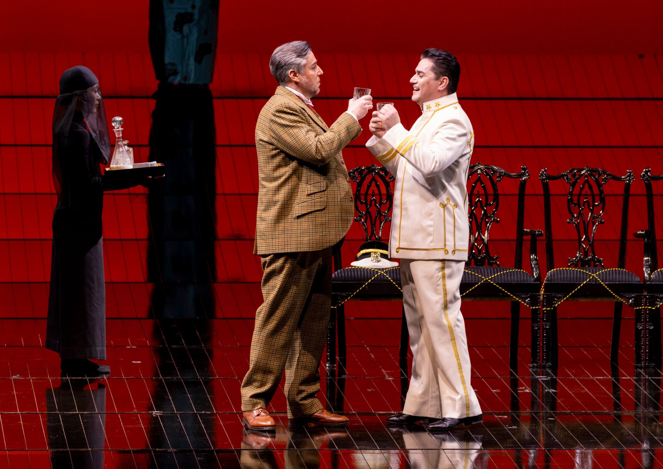 Attila Mókus (Sharpless) and Saimir Pirgu (Pinkerton) © Wiener Staatsoper | Stephen Brückler