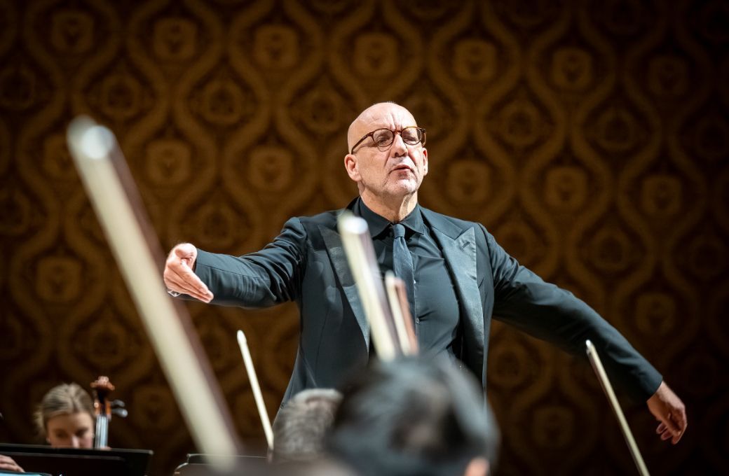 Emmanuel Villaume conducts the Prague Philharmonia © Ivan Malý