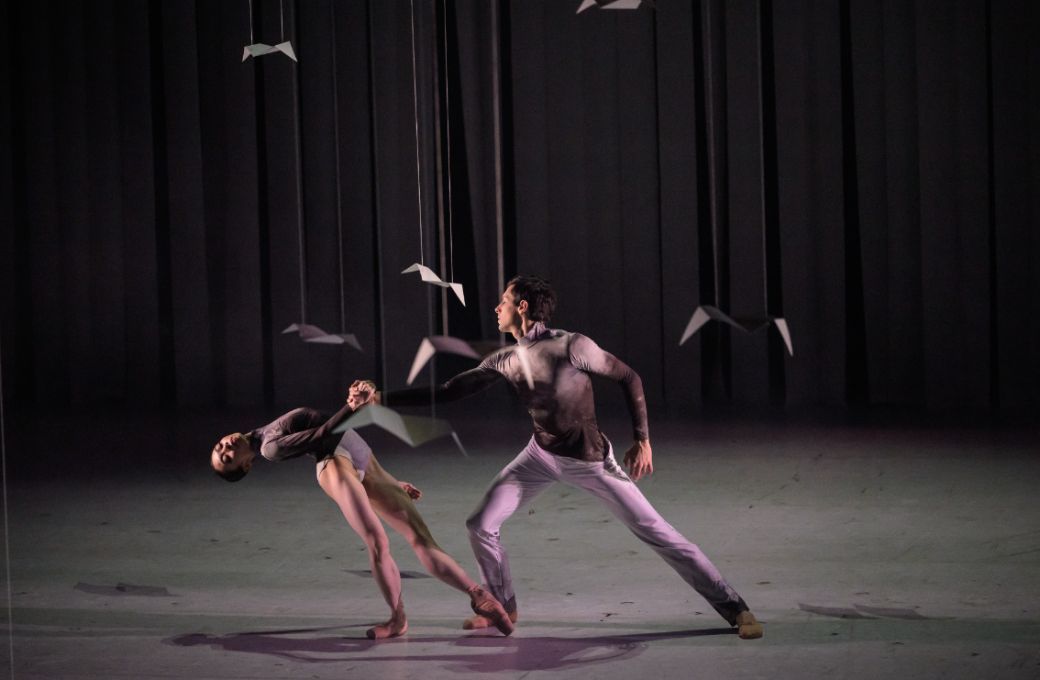 Natsuki Nishiyama and Danilo Lo Monaco in Robert Bondara's <i>4 Seasons</i> &copy; Serghei Gherciu