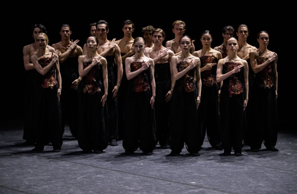 Czech National Ballet in Marco Goecke's <i>Lovebirds</i> &copy; Serghei Gherciu