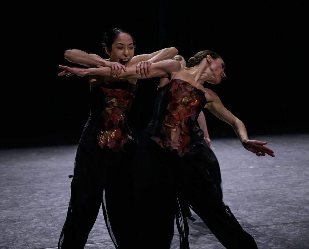 Aya Okumura and Krist&yacute;na Němečkov&aacute; in Marco Goecke's <i>Lovebirds</i> &copy; Serghei Gherciu