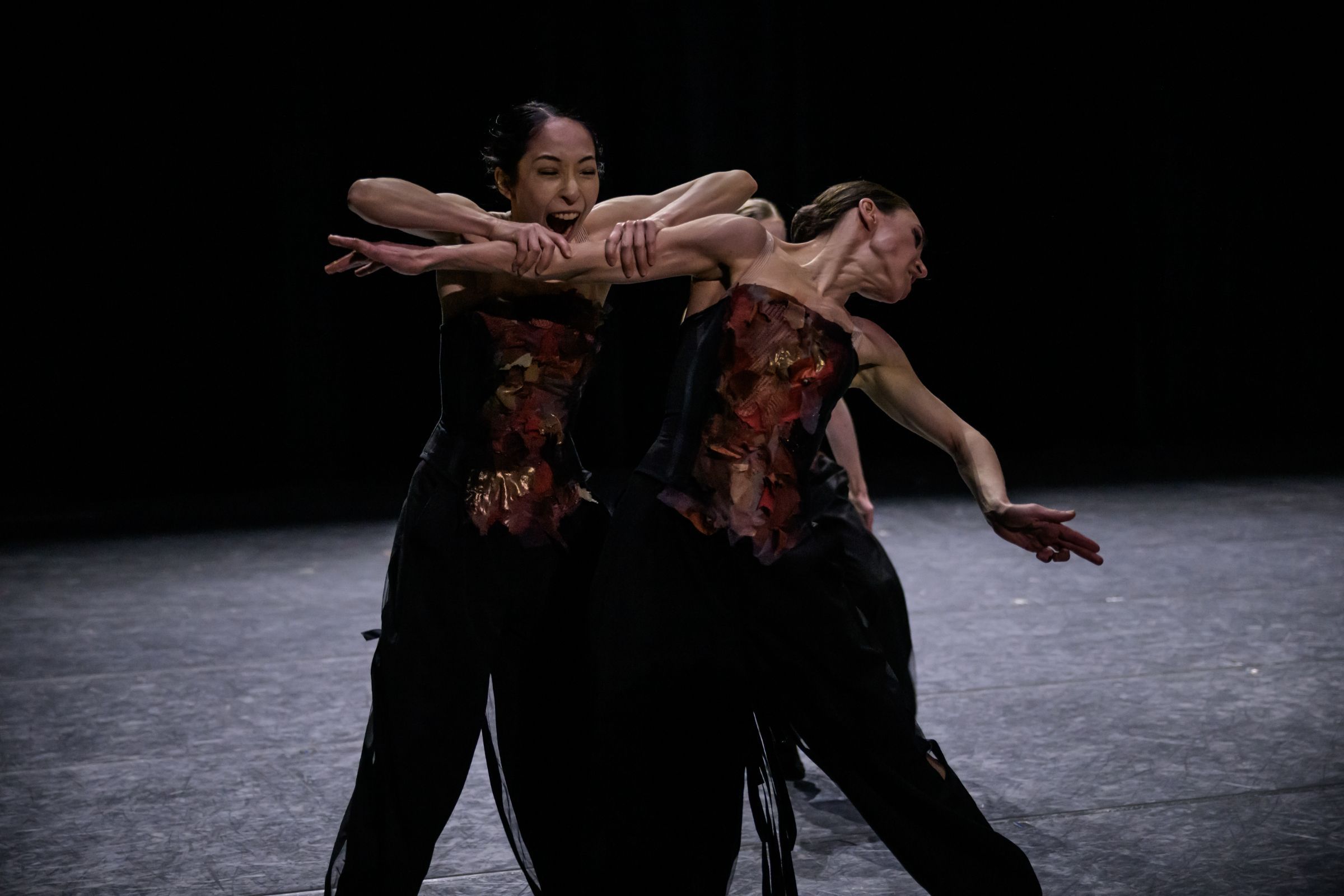 Aya Okumura and Kristýna Němečková in Marco Goecke's <i>Lovebirds</i> &copy; Serghei Gherciu