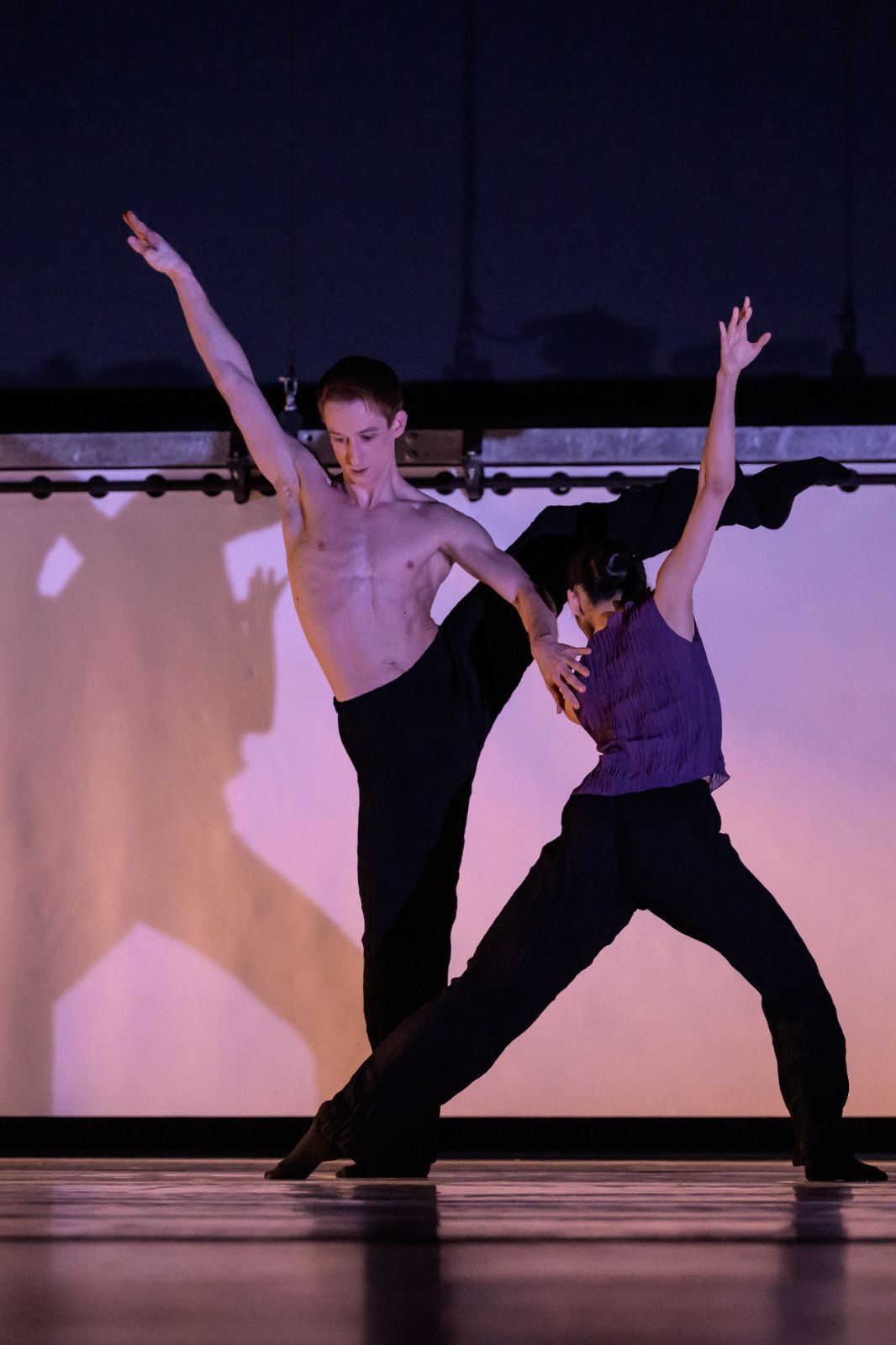 Matěj Šust and Kazane Takaki in Jiří Kylián’s <i>27’52”</i> &copy; Serghei Gherciu