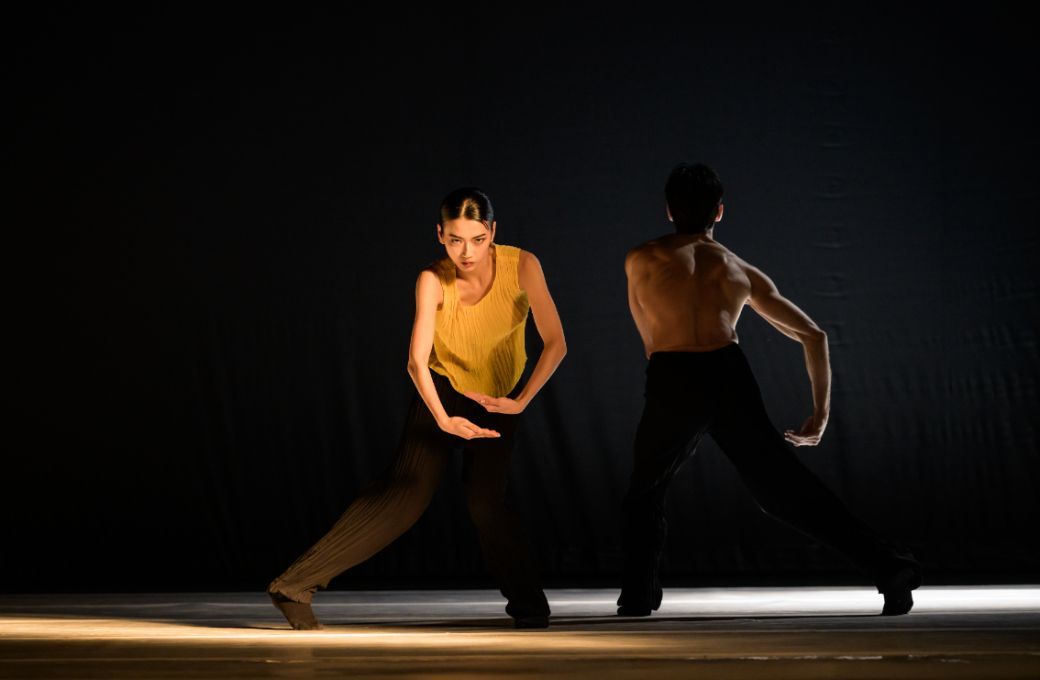 Chihiro Sudo and Francesco Scarpato in Jiř&iacute; Kyli&aacute;n&rsquo;s <i>27&rsquo;52&rdquo;</i> &copy; Serghei Gherciu