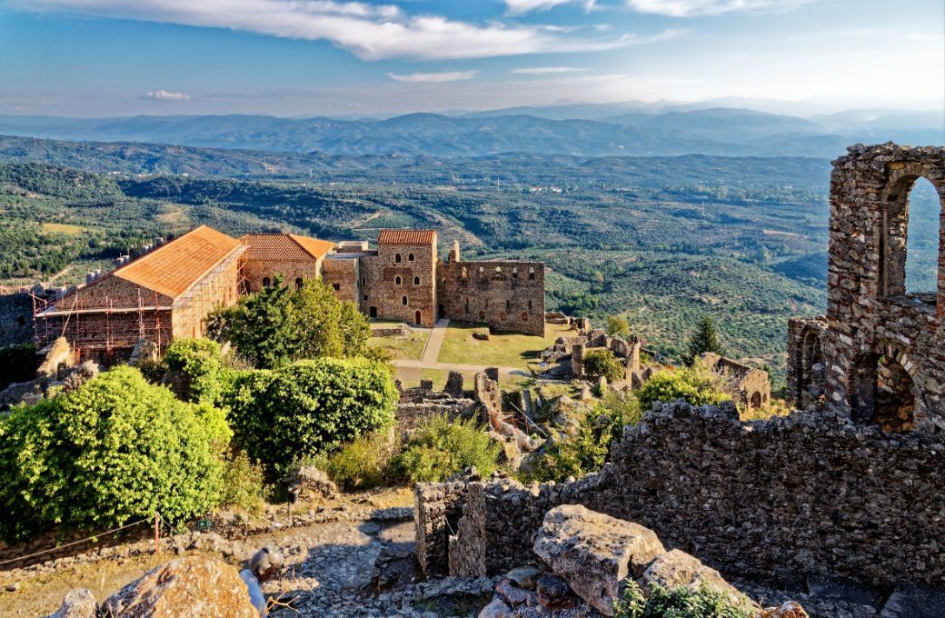 The Byzantine palace at Mystras &copy; Holger Uwe Schmitt | Wikimedia Commons