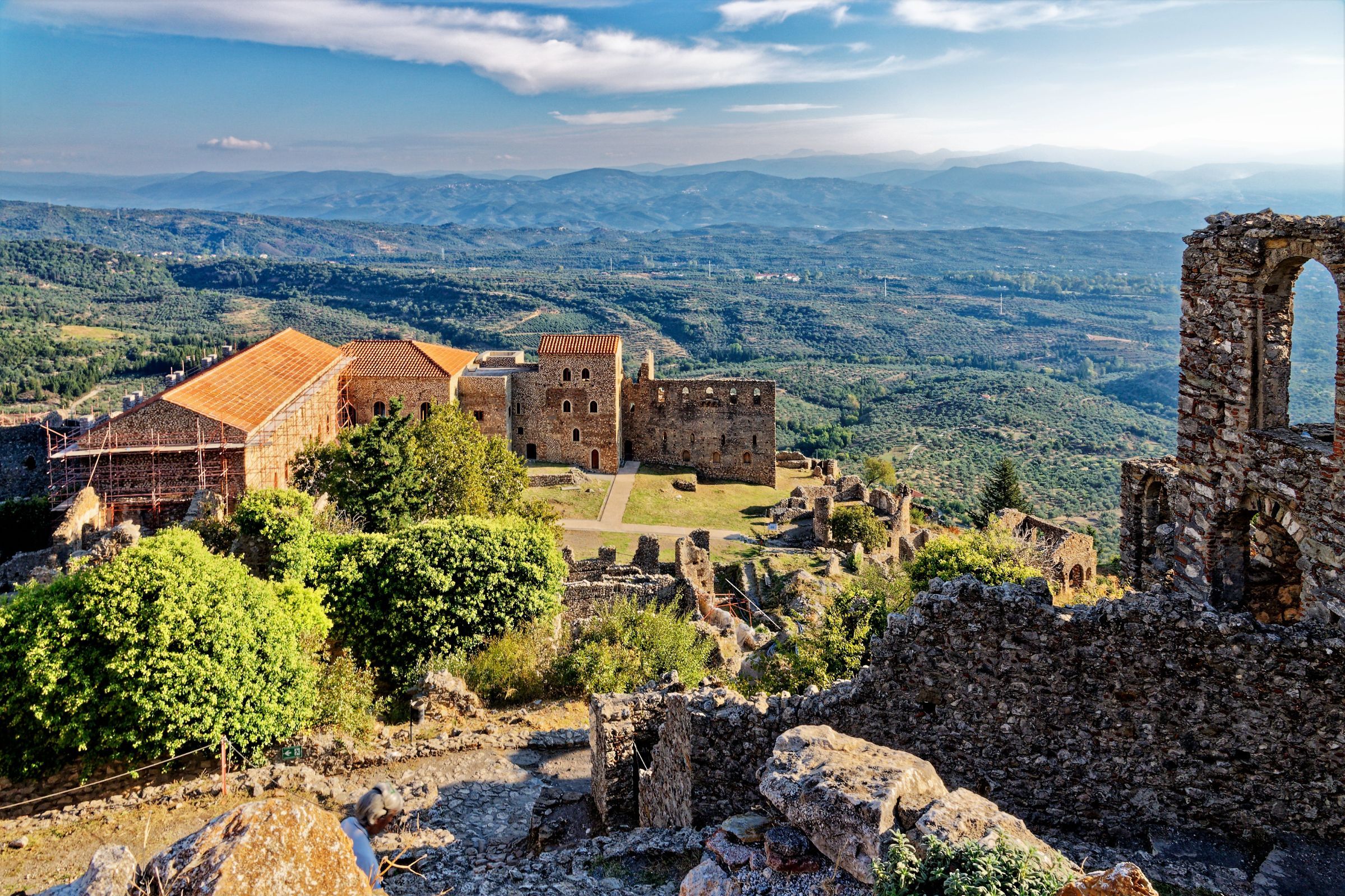 The Byzantine palace at Mystras &copy; Holger Uwe Schmitt | Wikimedia Commons