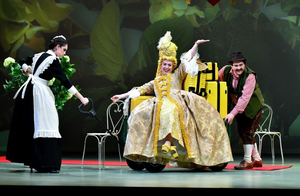 Eden Shifroni (Serpetta), Eva Pearson Maxwell (Arminda) and Edvard Adde (Don Anchise) &copy; Chris Christodoulou