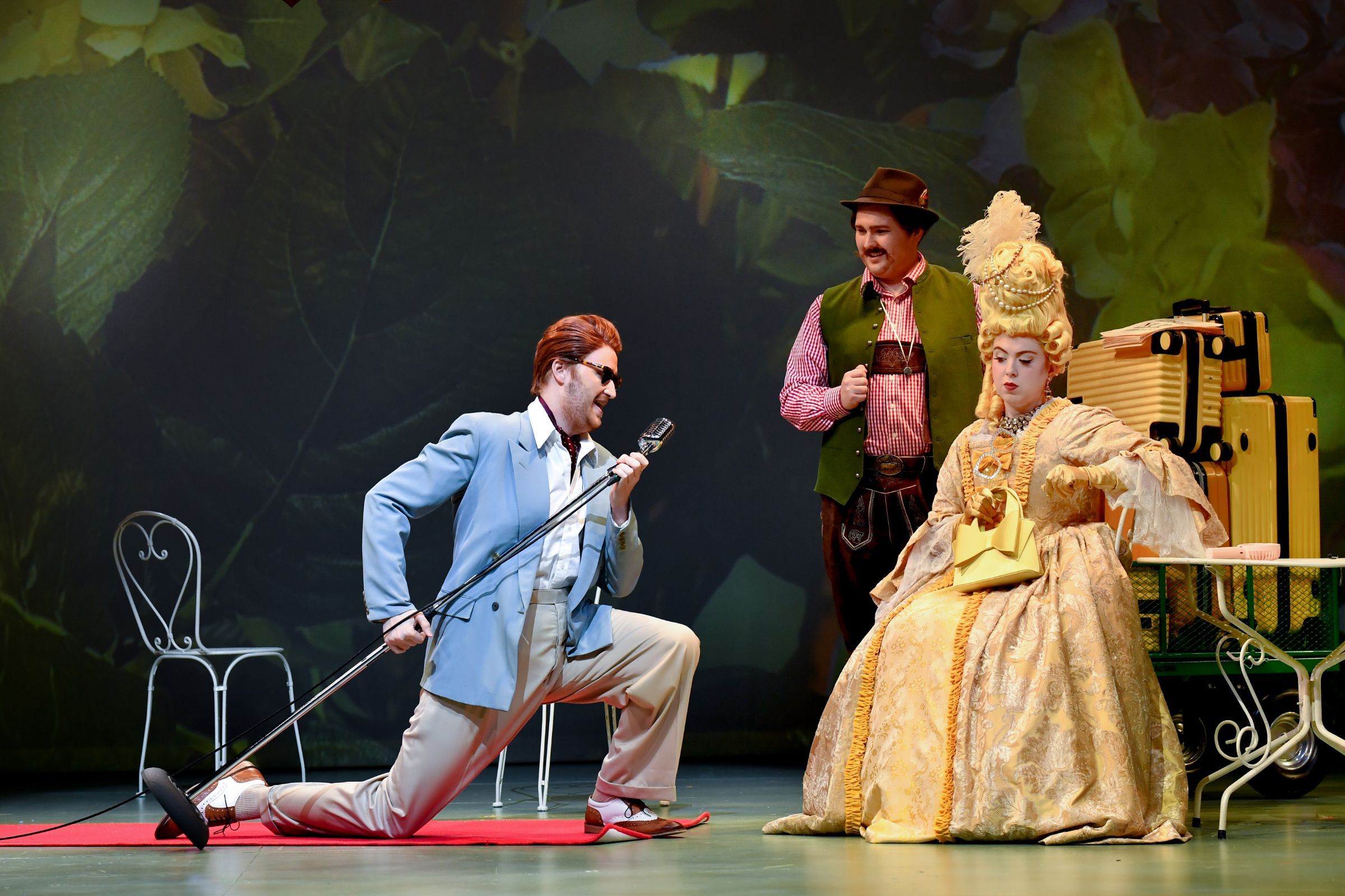 Francis Melville (Belfiore), Edvard Adde (Don Anchise) and Eve Pearson Maxwell (Arminda) © Chris Christodoulou
