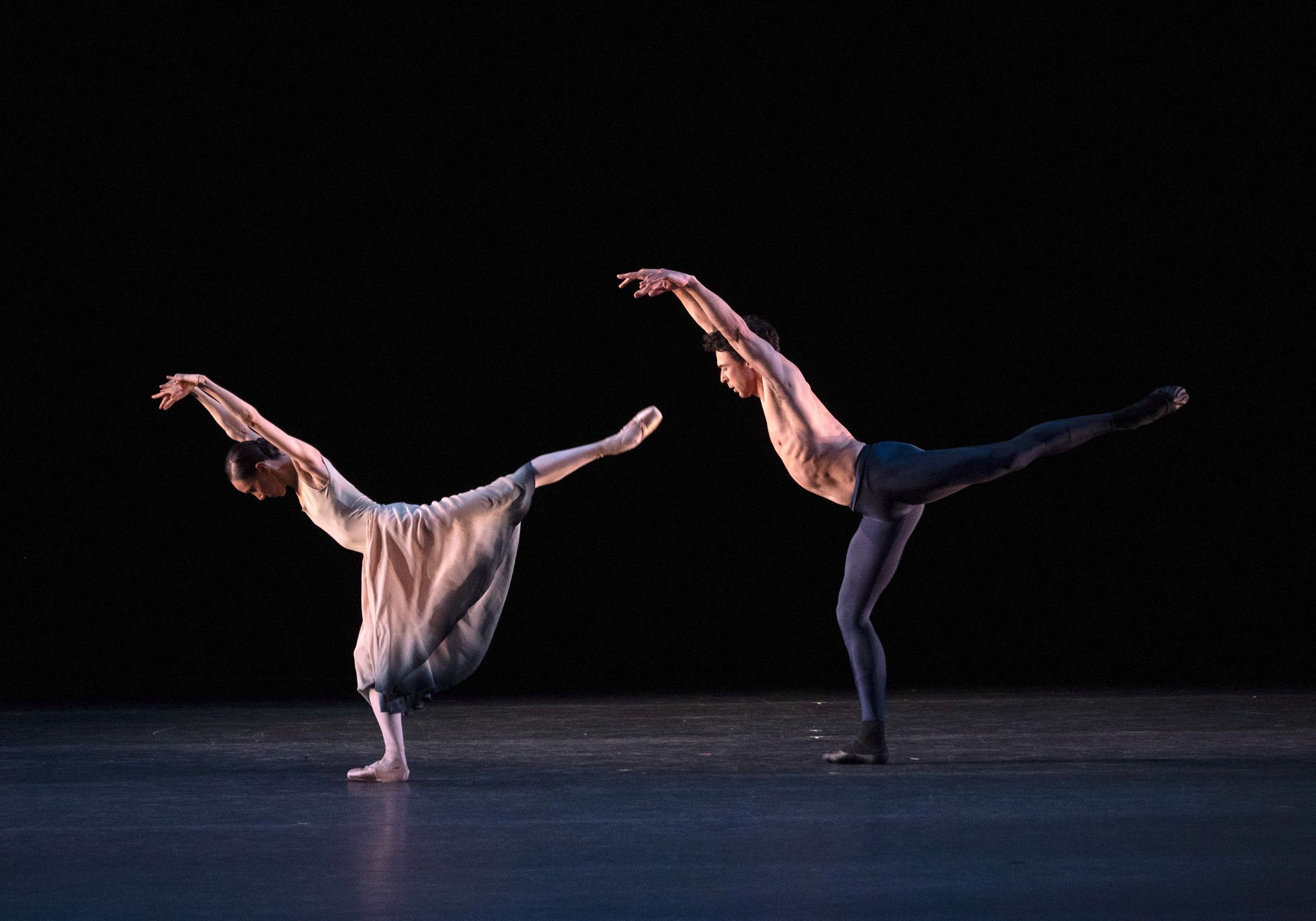 Hee Seo and Thomas Forster in Jiří Kylián's <i>Nuages</i> &copy; Nir Arieli
