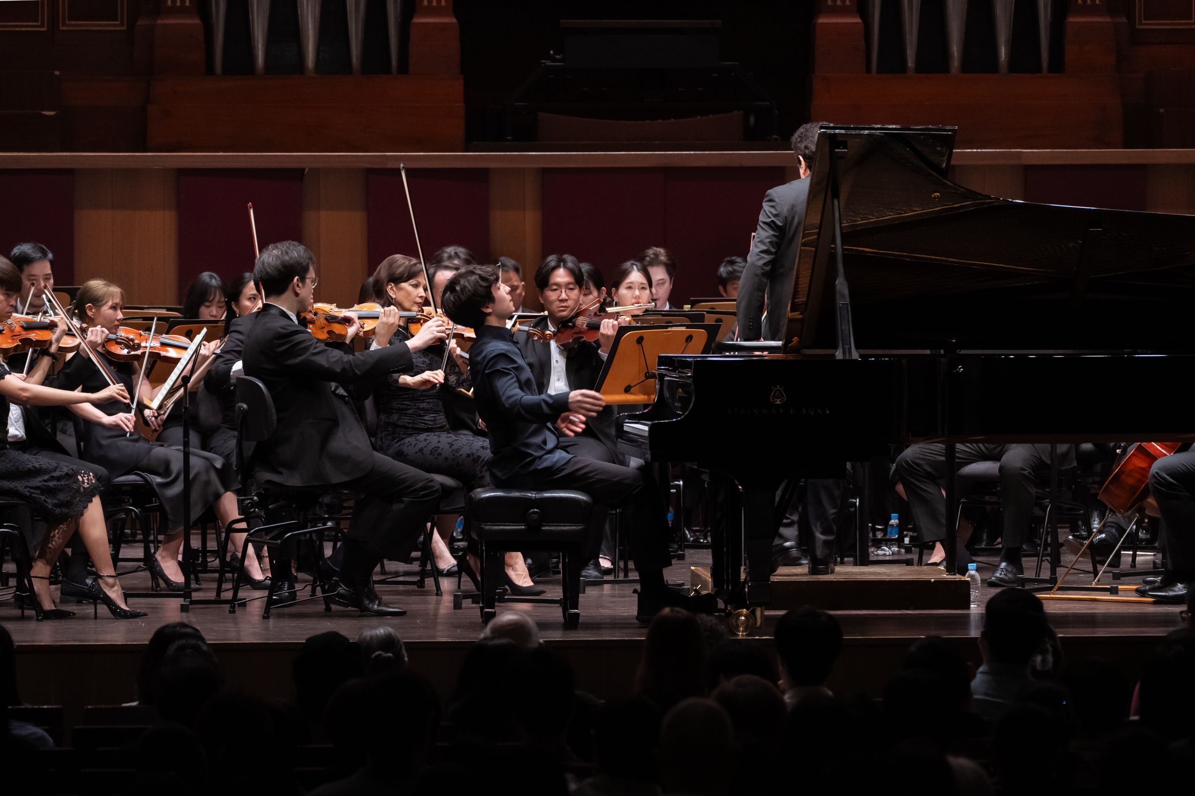 David Chen and the Thailand Philharmonic &copy; Ruey Loon Ung