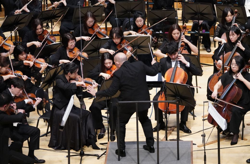 Jaap van Zweden conducts the Seoul Philharmonic Orchestra © Seoul Philharmonic Orchestra