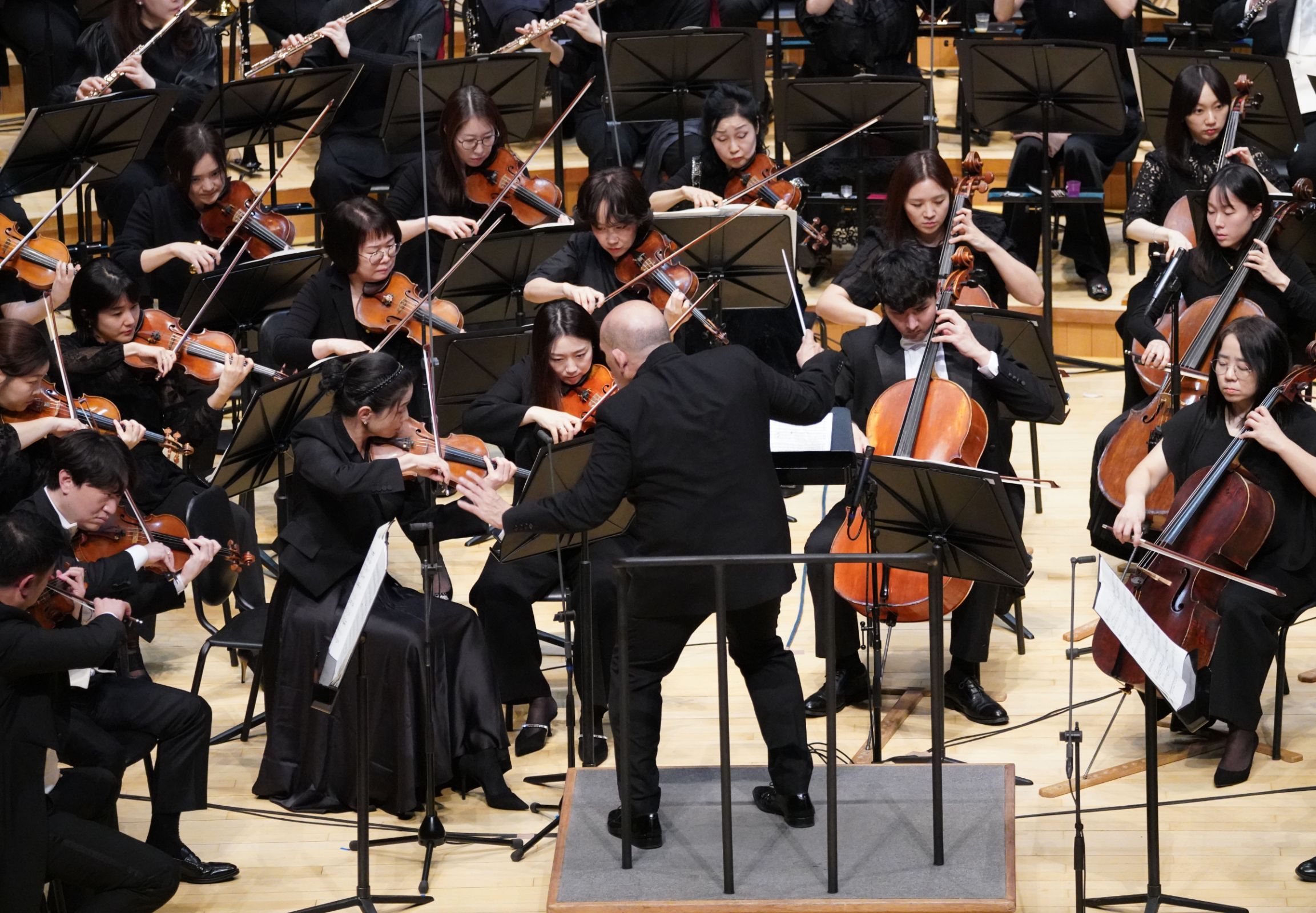 Jaap van Zweden conducts the Seoul Philharmonic Orchestra © Seoul Philharmonic Orchestra