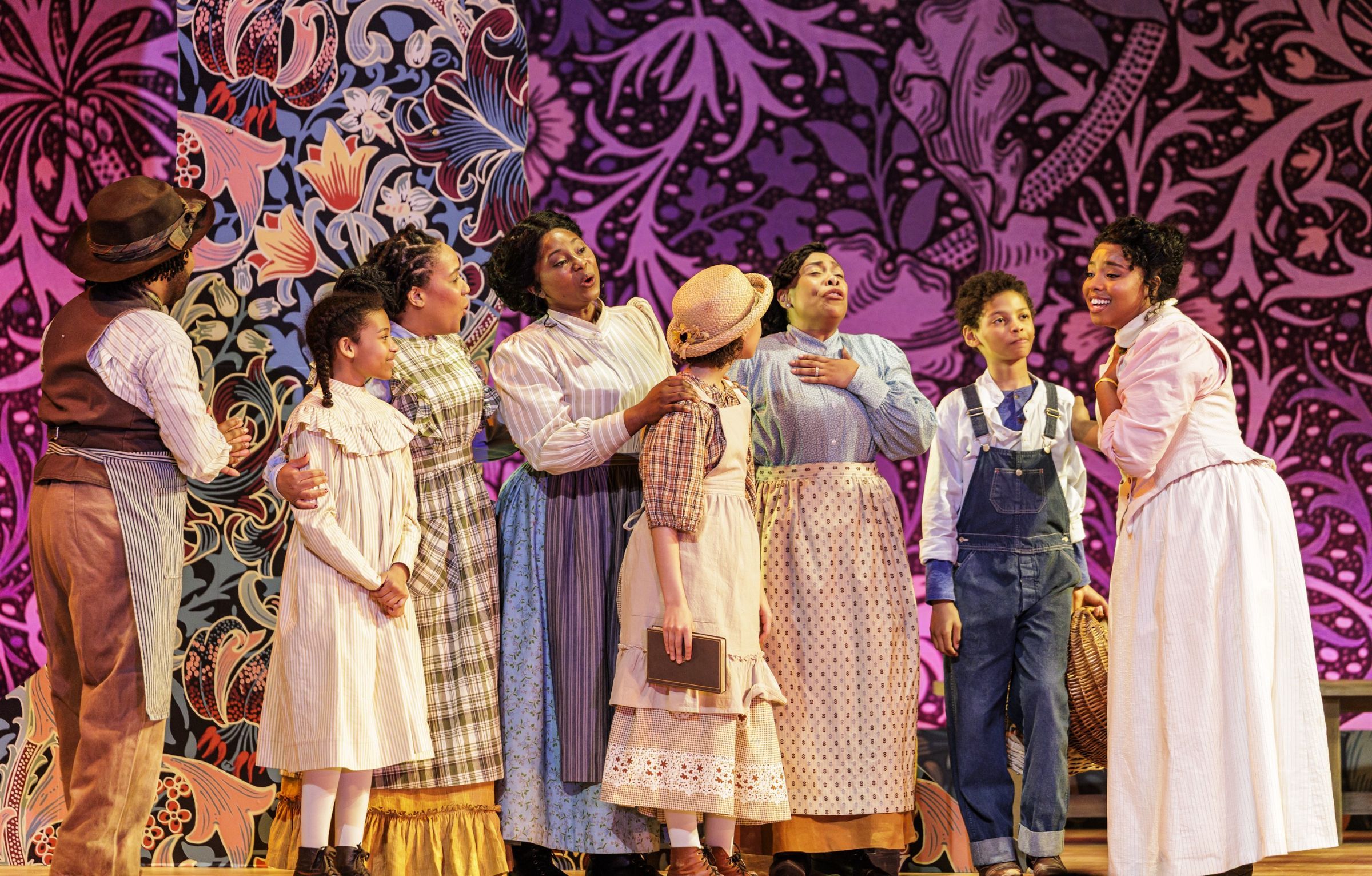 Viviana Goodwin (Treemonisha) and ensemble &copy; Elman Studio