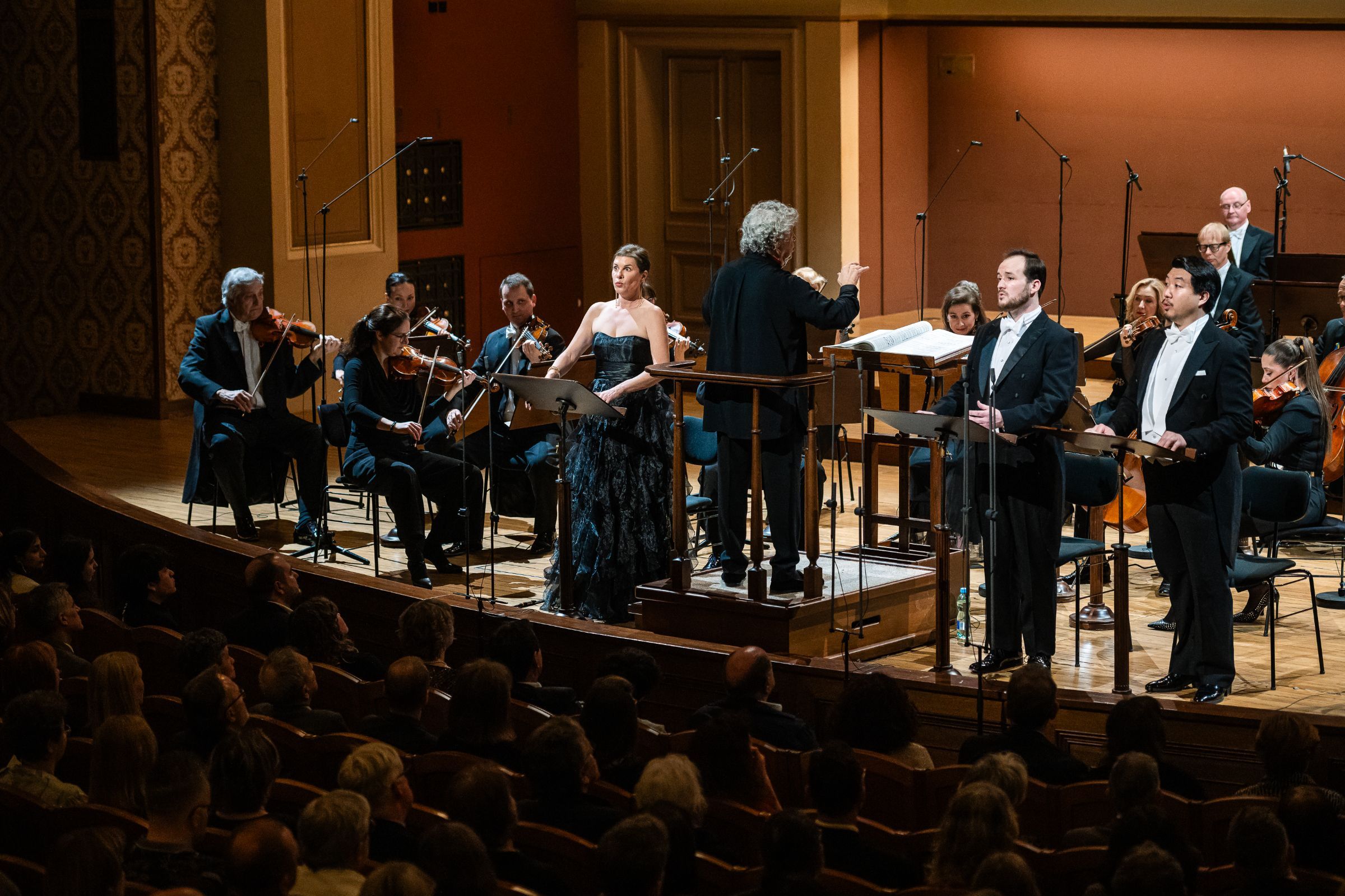 Stefanie Irányi, Eric Finbarr Carey and Jongmin Park with the Czech Philharmonic &copy; Jan Kantor