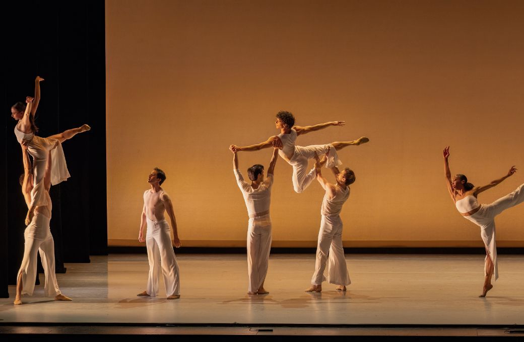 Kansas City Ballet in Caili Quan's <i>A Home Away</i> © Brett Pruitt & East Market Studios