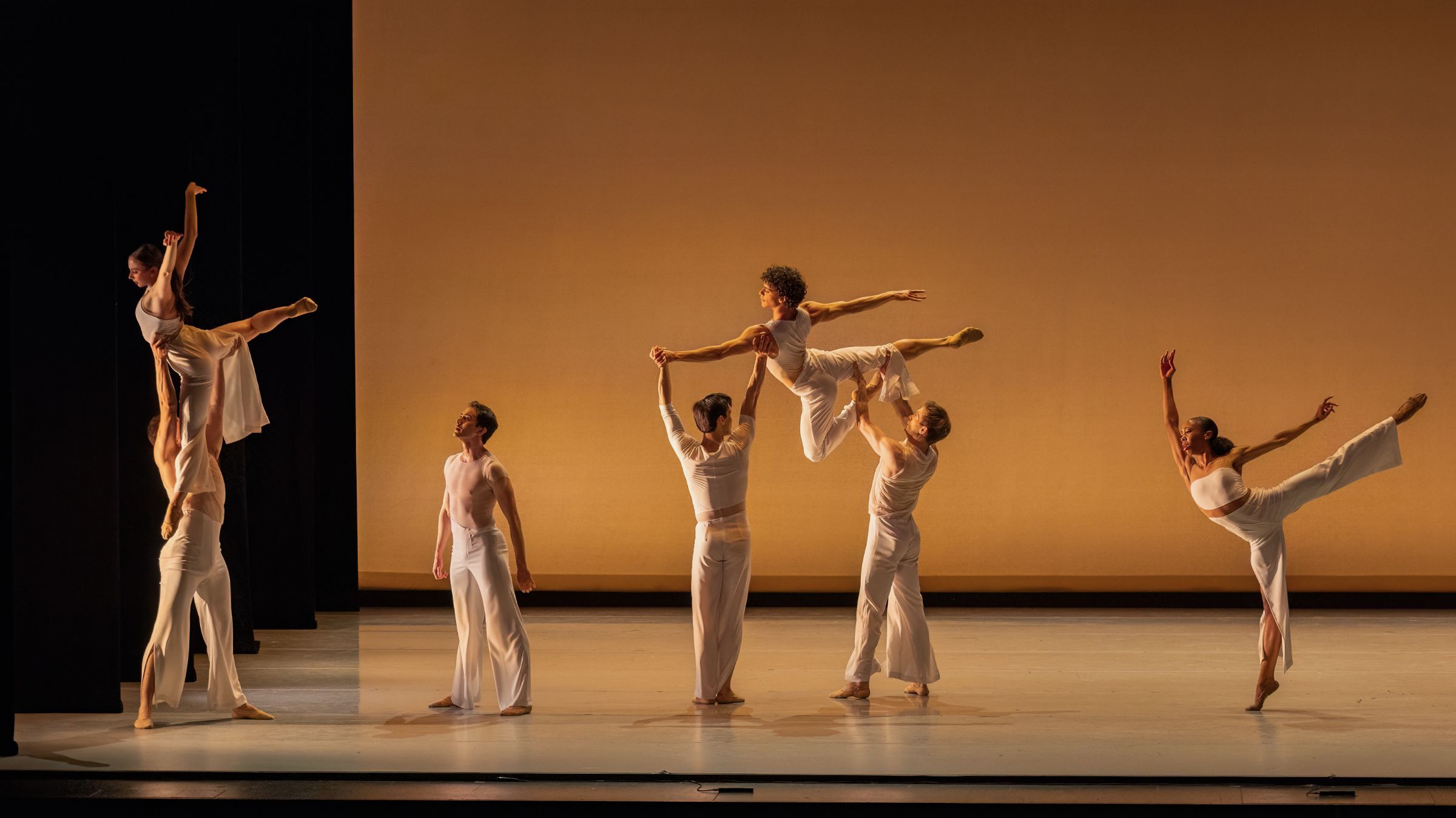 Kansas City Ballet in Caili Quan's <i>A Home Away</i> &copy; Brett Pruitt &amp; East Market Studios